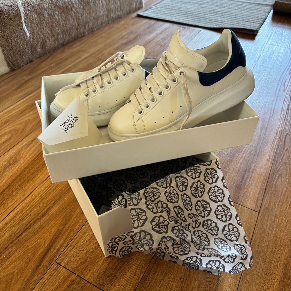 Alexander McQueen Oversized Sneakers White blue suede 41.5 8.5